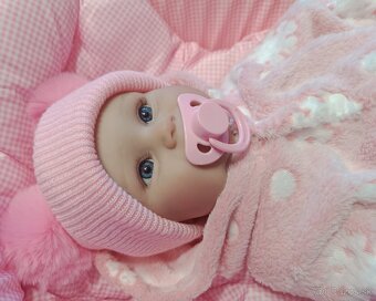 Realistická bábika Julinka - 12
