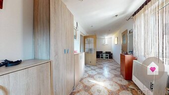 Dva domy za cenu jedného na pozemku o rozlohe 557 m2 s garáž - 12