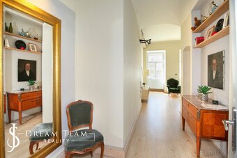 Zabehnutý apartmán - byt v centre mesta Banská Štiavnica - 12