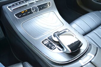 Mercedes-Benz E trieda Kupé 300d - 12