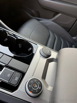Volkswagen Touareg 3.0TDI V6 R-Line - 12