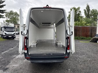 Mercedes Sprinter 414 4.1t super single Chladiarenské 230V - 12