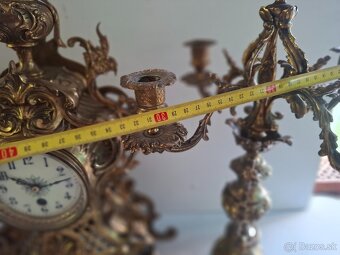 Predám funkčné starožitné mechanicke krbové mosadzné hodiny - 12