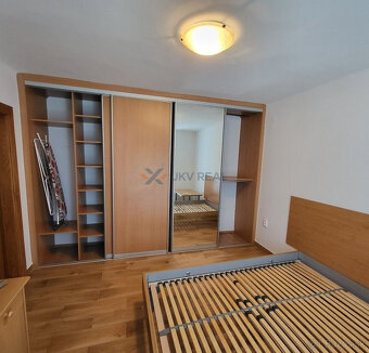 Slnečný 2-izbový byt s balkónom v tichej časti Prievidze - 12