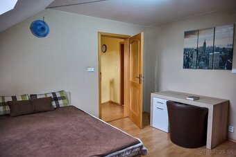 Predám 7 izbový rodinný dom - 12