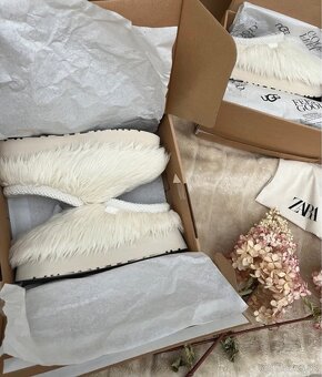 UGG W fluff Momma Sugar Tasman white - 12