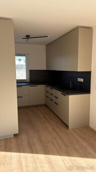 Dom v nadštandarde s bazénom - 12