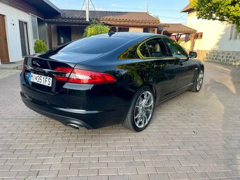 Jaguar XF 2.2D - 12