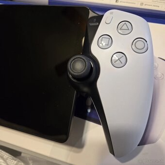 Nový PlayStation Portal Remote Player + pouzdro - 12