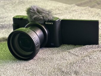 Digitálny fotoaparát na vlogovanie do vrecka SONY ZV1 + prís - 12