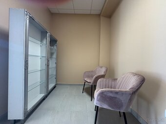Priestory pripravené pre kozmetický salón - 12