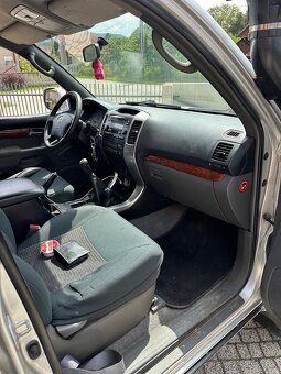 Toyota lancruicer 120 - 12