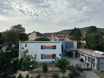 Útulný a svetlý 1-izbový byt v srdci Rače - 12