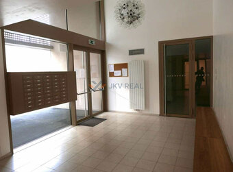Na prenájom 2 izbový byt s podzemným parkovaním - Pri Mýte - 12