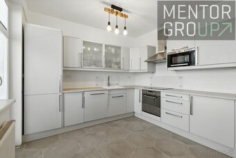 REZERVOVANÉ Na predaj priestranný 3-izbový byt s dvoma logg - 12