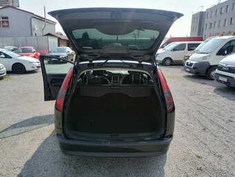 Ford Focus Kombi 2.0 TDCi Ghia - 12
