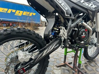Predám čisto nový nejazdený Pitbike ASIX XB68 140CM3 + El. š - 12