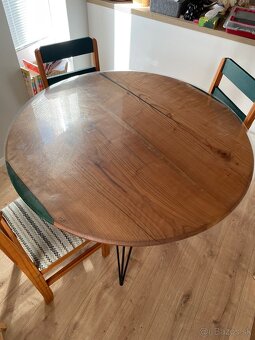 Masívny jedálenský stôl značky St.vol - čerešňa - 12