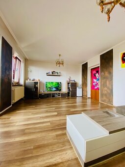 Poschodový dom na predaj s garážou, Trhová Hradská - 12