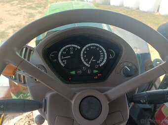 traktor John Deere - 12