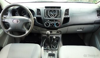 TOYOTA HILUX 2.5 D-4D Country 2011 106kW 180tis km, STK - 12
