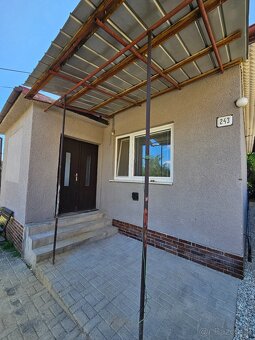 Slnečný dom s veľkým pozemkom a krásnym výhľadom pod horami - 12