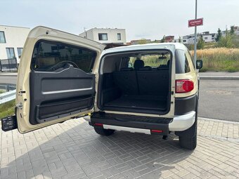Toyota FJ Cruiser bez koroze, skvělý originální stav - 12