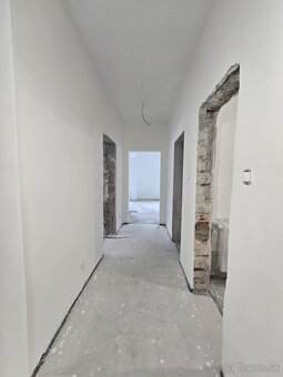 Kompletne zrekonštruovaný rodinný dom v Hr. Kľačanoch - 12