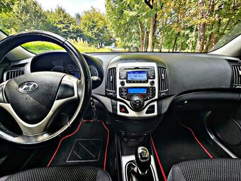 Hyundai i30 Combi family 1.6 benzín 93kW - 12
