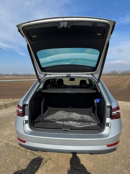 Škoda Superb Combi strieborná metalíza - 12
