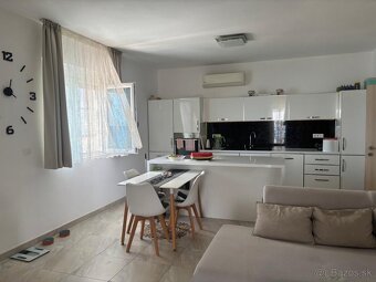 Apartmánový dom s bazénom priamo pri mori – Čierna Hora - 12