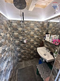 Záhrada s chatou v krásnom prostredí - 12