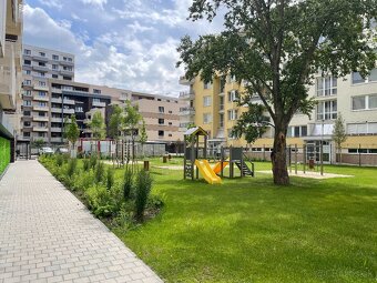 Svetlý 2 izbový apartmán Ružinov - 12