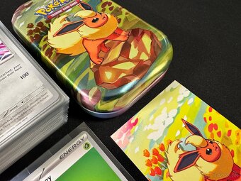 Pokemón MEGA balík (B): 100ks kariet v obaloch s V + darčeky - 12