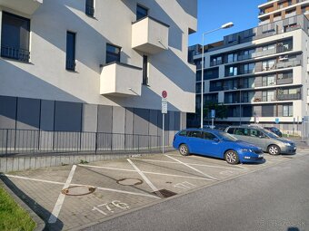 Vonkajšie parkovacie miesto Slnečnice, zóna mesto pred A2 - 12