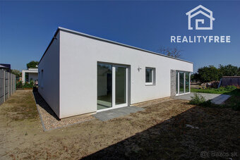 Na predaj skolaudovaný 4i RD s pozemkom 596 m² v Malej Pake. - 12