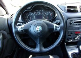 Alfa Romeo 147 1.6i 16V 77kWNYNÍ PO SERVISU benzín manuál - 12