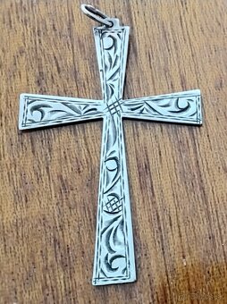 Staré strieborné šperky, prívesky, brošne - 12