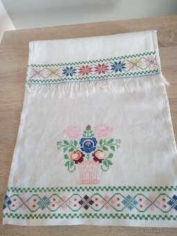 Ručne vyšívané obrusy - 12