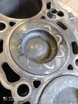 Hlava motora 2,0tdi 03L103373J V060 + vačky vahadla - 12