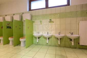 NA PREDAJ RODINNÝ DOM 270m2 V STREDE OBCE TURÁ LÚKA - 12
