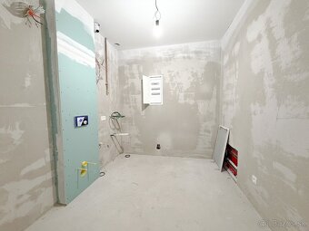 MODERNÝ DVOJDOM V POVODE- VEĽKÝ POZEMOK - 12