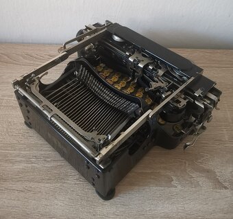 Starožitný písací stroj Corona 3 z roku 1924 - 12