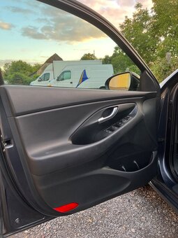 Hyundai i30 Fastback 1.5 T-GDi mHEV 2023 PLAY SR - 12