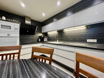 Predám kompletne zariadený 3 izbový byt v centre mesta - 12