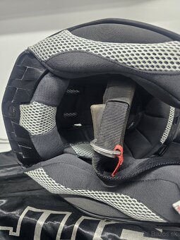 Predám celocarbonovú prilbu Just 1, velkosť M - 12