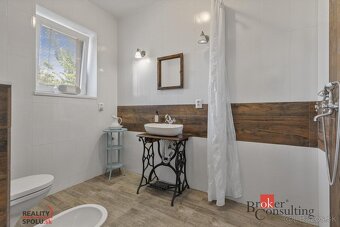 Veľký moderný rodinný dom v obľúbenej lokalite Jaroviec s mo - 12