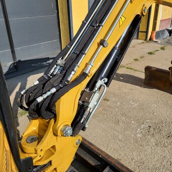 CAT 302.7D CR - 12
