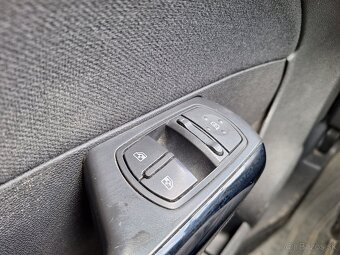 Opel Corsa 1.2 16V Essentia - 12