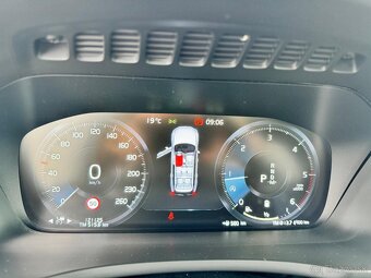 Volvo XC90 B5 AWD R-Design 7miest FULL 120tis km - 12